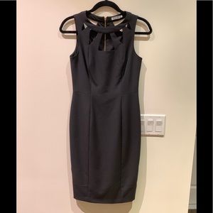 Solid Sheath dress with cut-out neckline